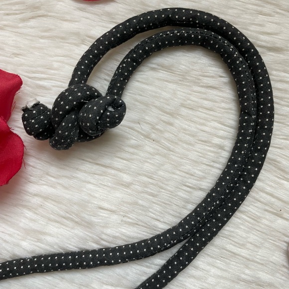 Y2K Vintage flying colors signed ceramic red bow black cord necklace - Picture 14 of 17